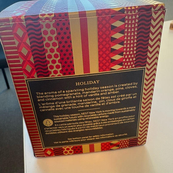 NEST Fragrances Holiday Scented Candle - Red and Gold - Picture 2 of 4